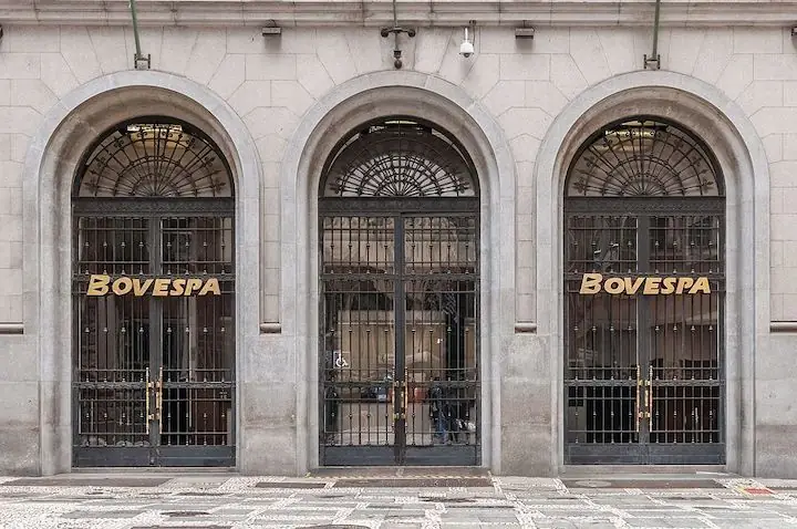 Fachada da Bovespa, a antiga bolsa de valores de São Paulo.